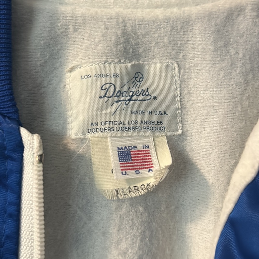 Women’s Vintage Dodgers Stadium 30 year anniversary jacket - Picture 4 of 4